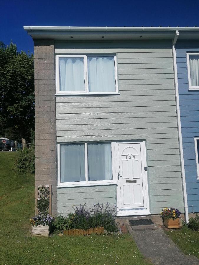 Le Chalet - 2 Bedroom Chalet House Sleeps 3 Pembroke Exterior foto